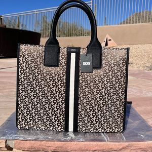 ⬇️NWT DKNY Carlita Large Book Tote Brown, Tan, Black, Beige Snap Close Beautiful